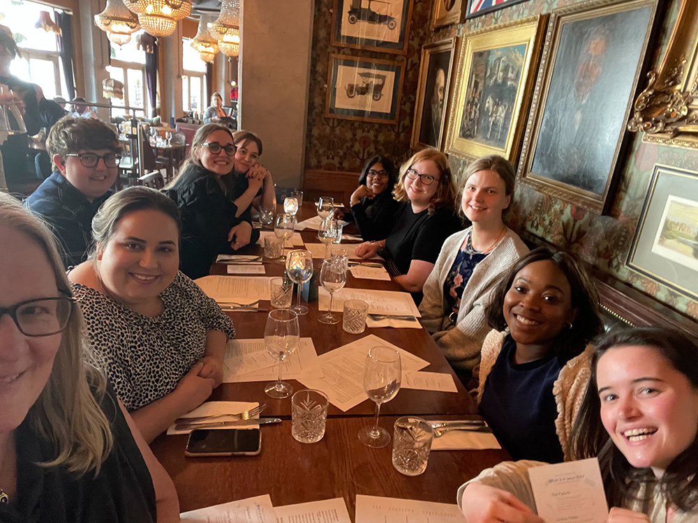 The 3.22 billion club enjoy their first dinner