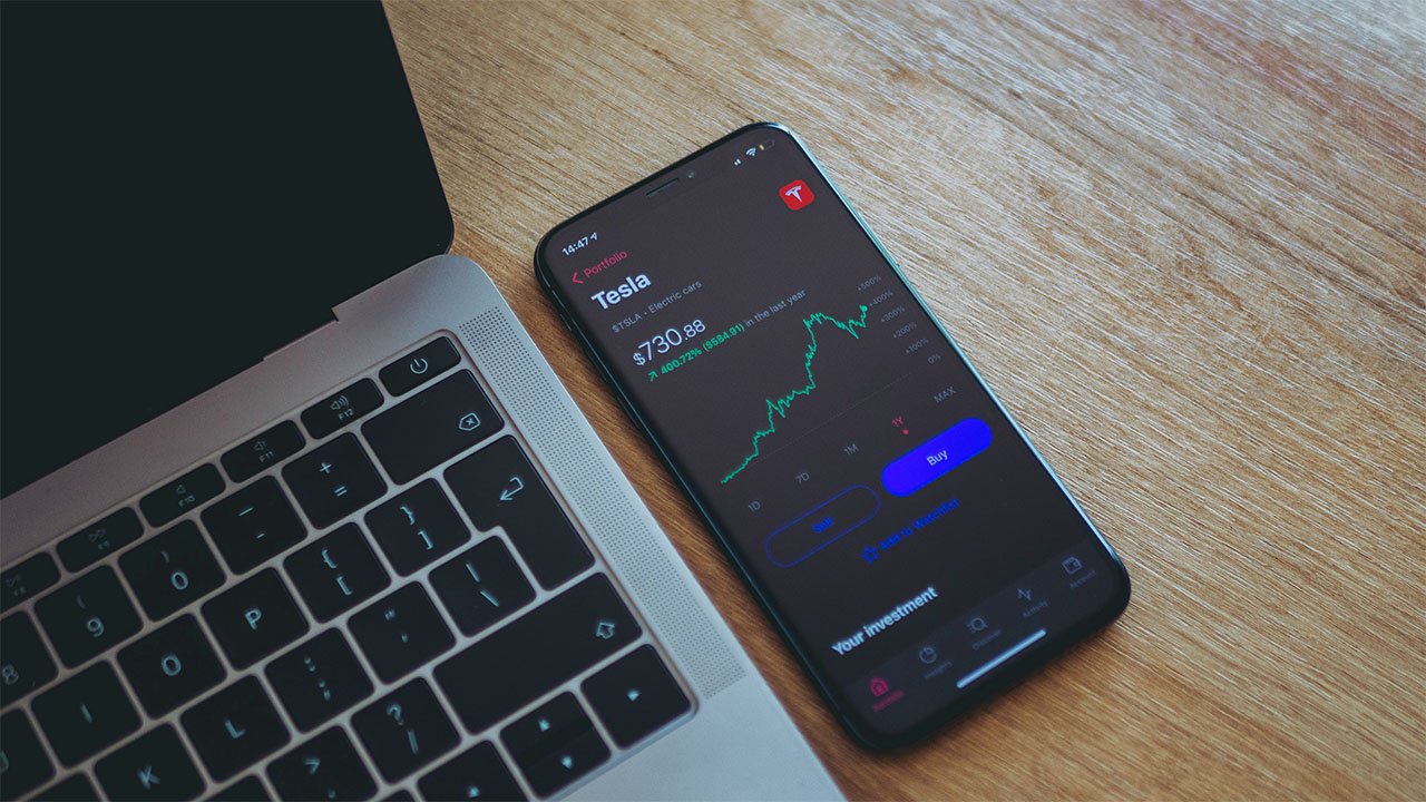 The boom in investment ‘side hustles’ is a golden opportunity for advisers